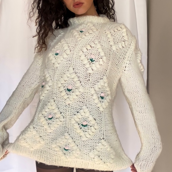 Chunky Vintage Oversized Cream Knit Grandma Sweater with Pink Floral Details - Picture 1 of 3